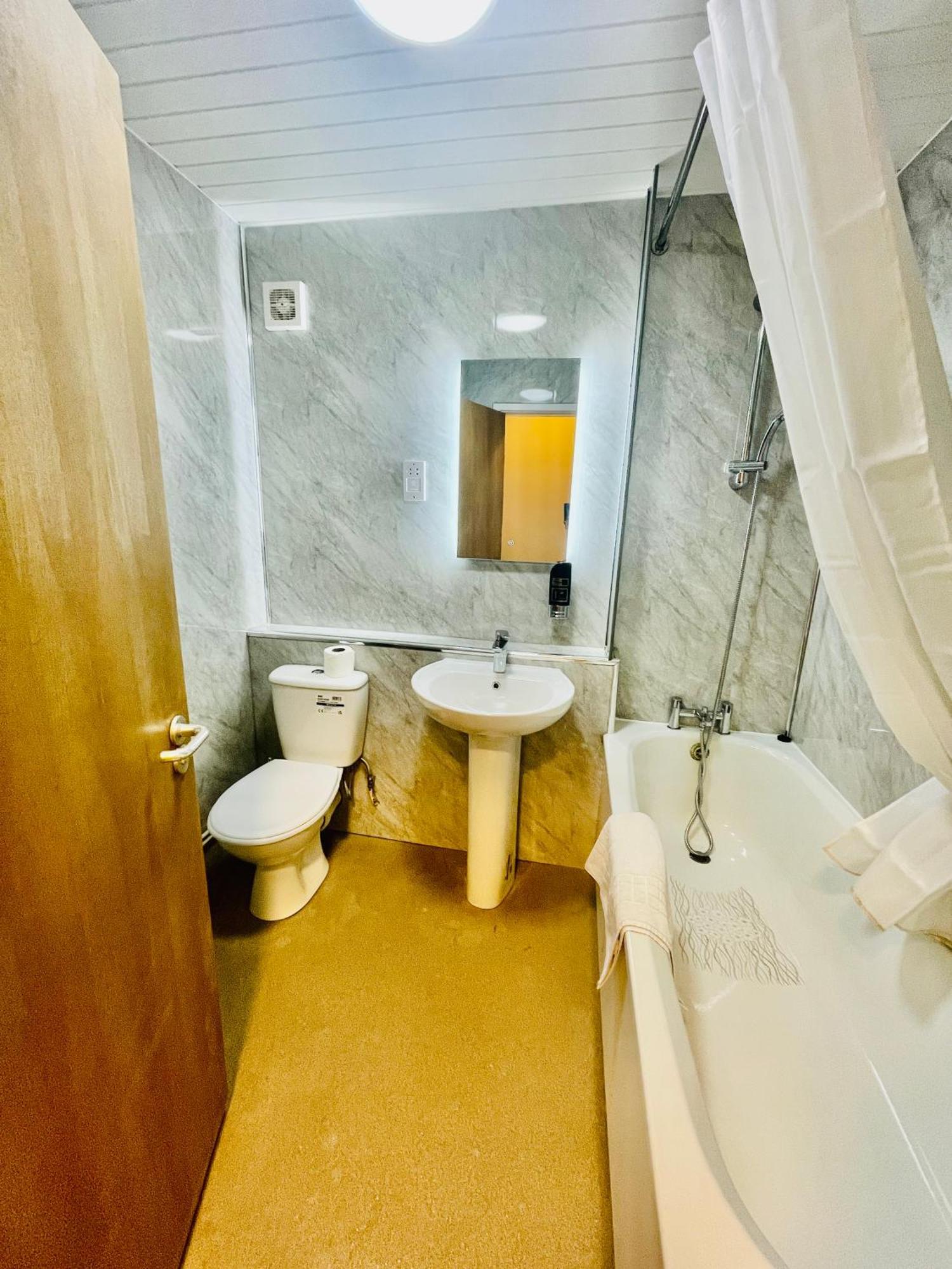 Hylands Hotel Ковънтри Екстериор снимка