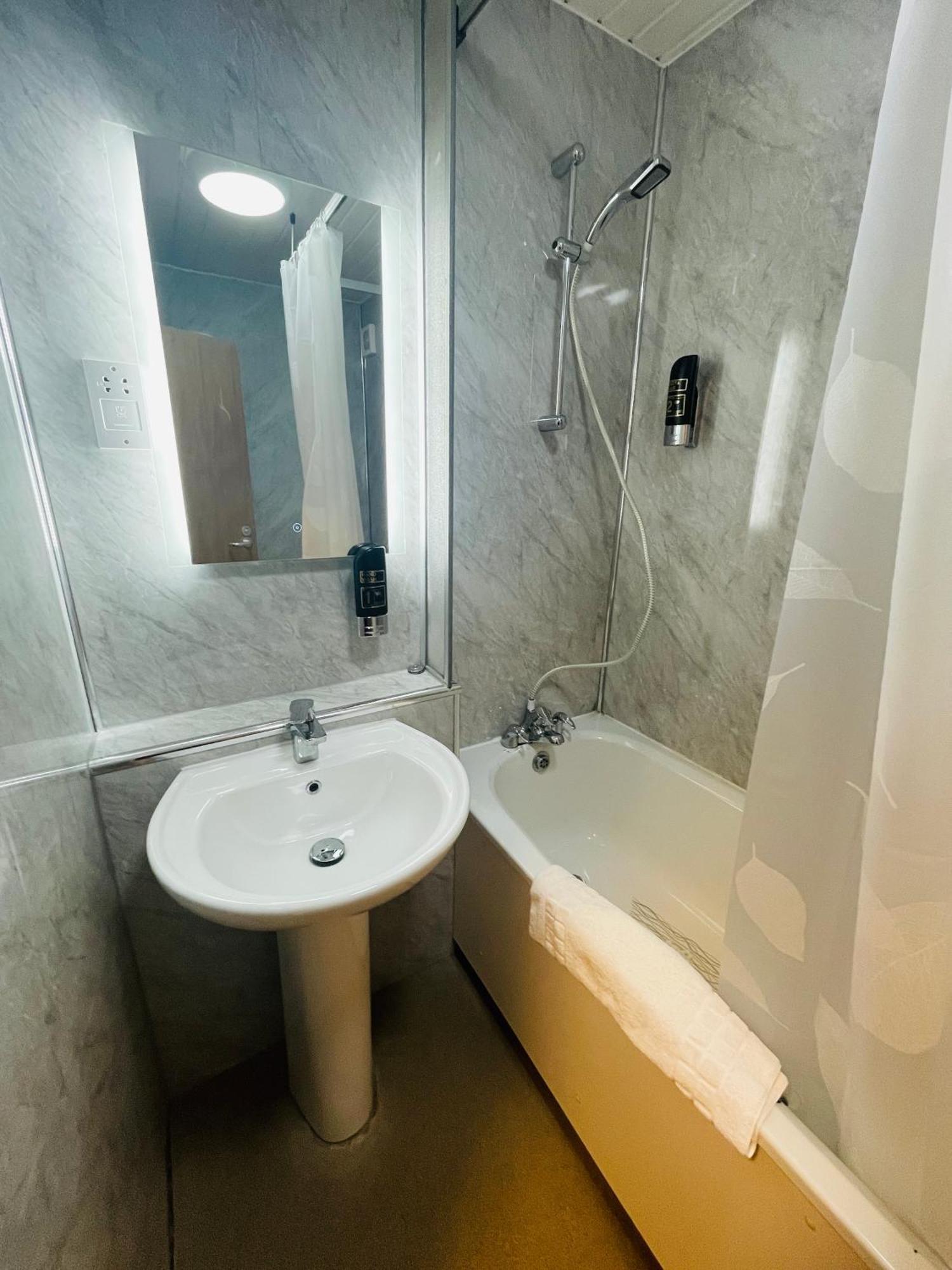 Hylands Hotel Ковънтри Екстериор снимка